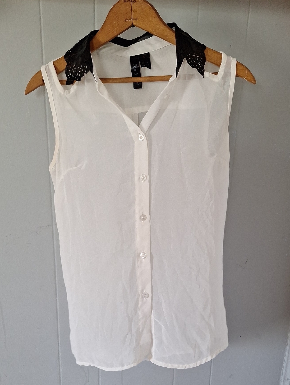 Sleeveless White Button-Front Blouse with Black Lace Collar